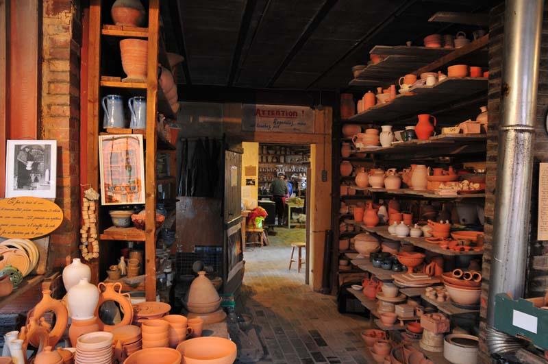 Le Raku: Emaillez et cuire les pots à la japonaise
